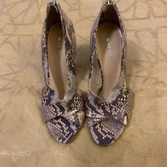 Nine West Grey Snakeskin Open Toe Vaila Sandals - Picture 1 of 6